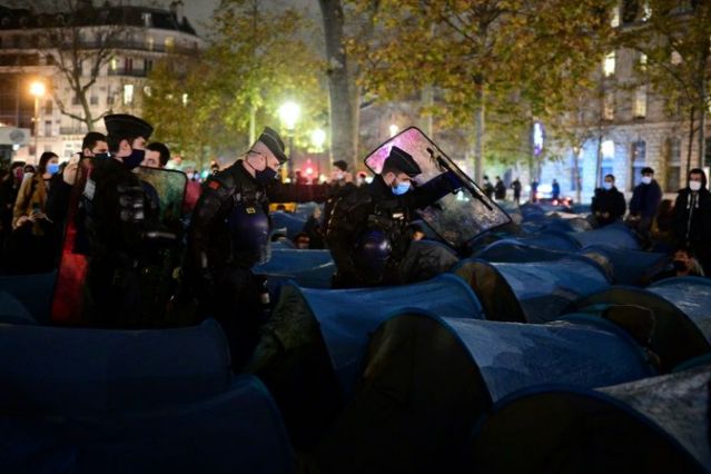 Փարիզում բախումներ են գրանցվել ոստիկանների ու ներգաղթյալների միջև․ BBC