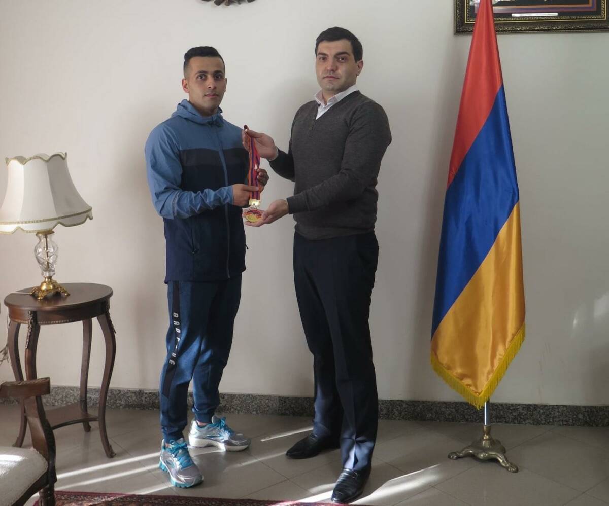 Իրանցի մարզիկ Ահմադ Բաղերիփուրն իր ոսկե մեդալը նվիրել է զոհված մարզիկ Արթուր Սուքիասյանի ընտանիքին