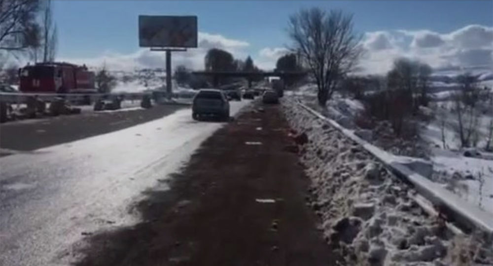 Կցորդիչով հսկայական մեքենան կողաշրջվել է Երևան-Սևան-Իջևան ավտոճանապարհին. տեսանյութ