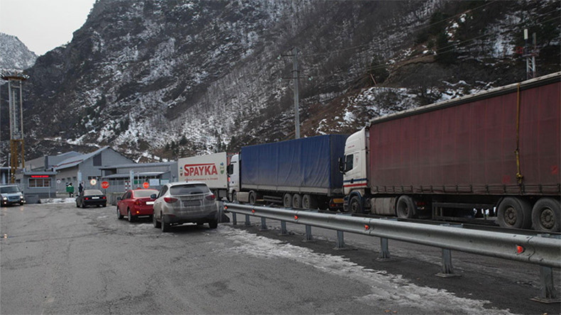 Լարսի ավտոճանապարհը բաց է՝ ռուսական կողմում կուտակված է մոտ 480 բեռնատար