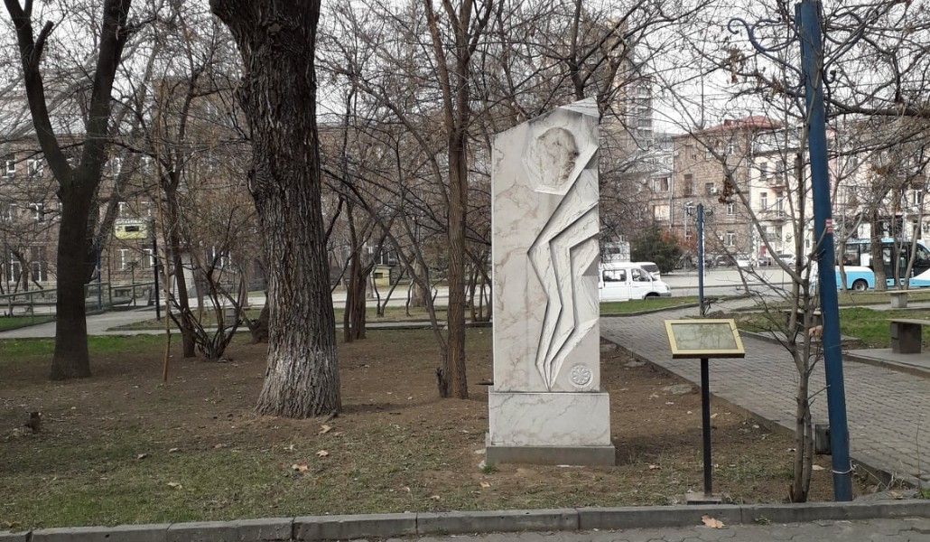 «Հայ բարերարների ճեմուղի» հուշահամալիրից գողացվել են բոլոր հուշարձանների մետաղյա պատկերները