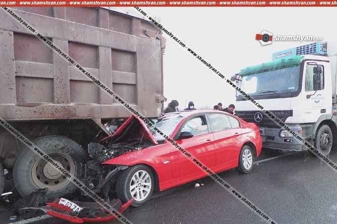 Խոշոր ավտովթար Գեղարքունիքում BMW–ն մխրճվել է բեռնատարի մեջ, կա 5 վիրավոր, այդ թվում` երեխաներ