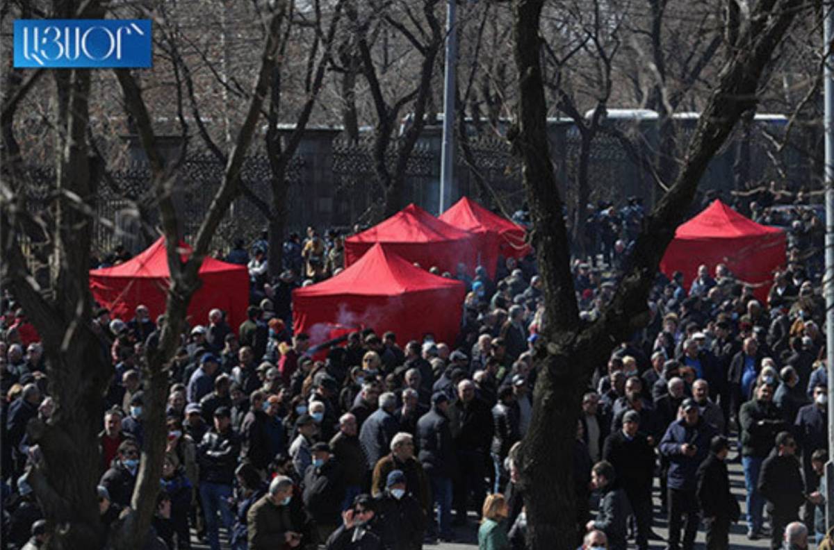 Движение спасение. Митинги 2015 на проспекте Баграмян. Движение по спасению Родины Армения. Митинги на проспекте Баграмян. Проспект Баграмяна в Ереване.