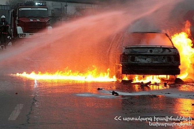 Տաշիր քաղաքում մեքենա է այրվել
