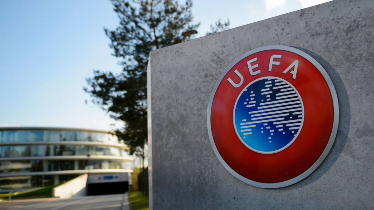 UEFA-ն պահանջել է Ուկրաինայի հավաքականի մարզաշապիկից հեռացնել «Փառք հերոսներին» գրառումը