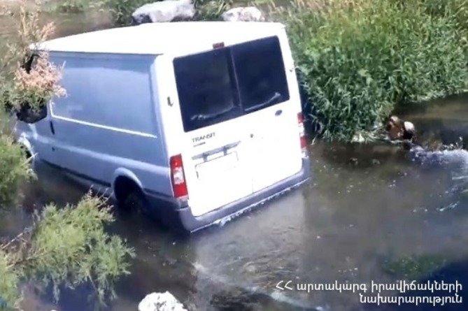 Երևանում Ford–ը հայտնվել է գետի մեջ, օգնության են հասել փրկարարները