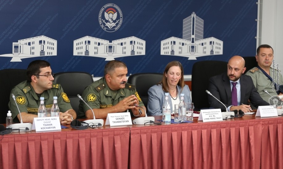 ԱՄՆ դեսպանն այցելել է ՊՆ Պաշտպանական ազգային հետազոտական համալսարան
