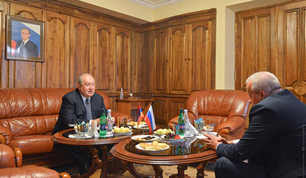Նախագահ Արմեն Սարգսյանն այցելել է Հայաստանում ՌԴ դեսպանություն (տեսանյութ)