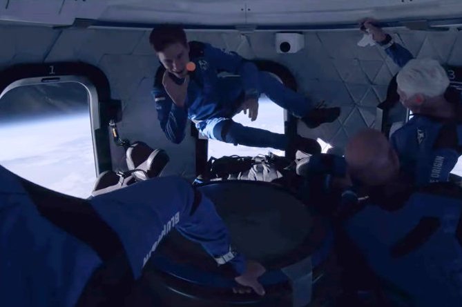 11 րոպե տիեզերքում. Ջեֆ Բեզոսը կադրեր է հրապարակել New Shepard կապսուլից (ՎԻԴԵՈ)