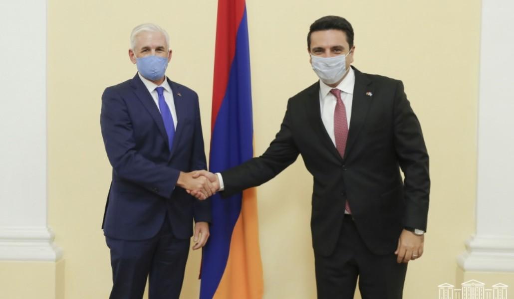 ԱԺ նախագահ Ալեն Սիմոնյանն ընդունել է Հայաստանում ՄԱԿ-ի մշտական համակարգող Շոմբի Շարփի գլխավորած պատվիրակությանը