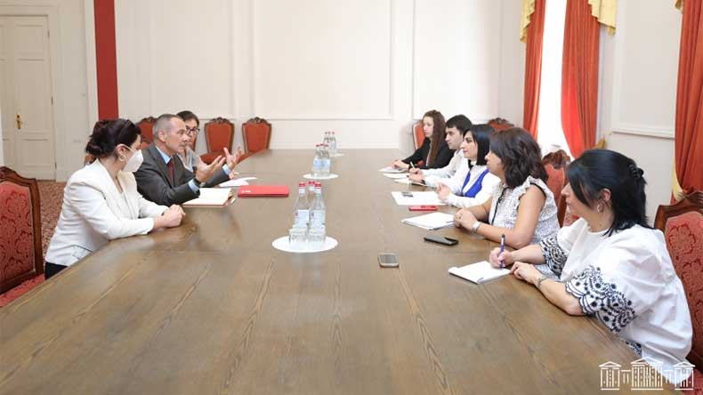 Թագուհի Թովմասյանը հանդիպել է ԿԽՄԿ-ի պատվիրակության ղեկավարի հետ