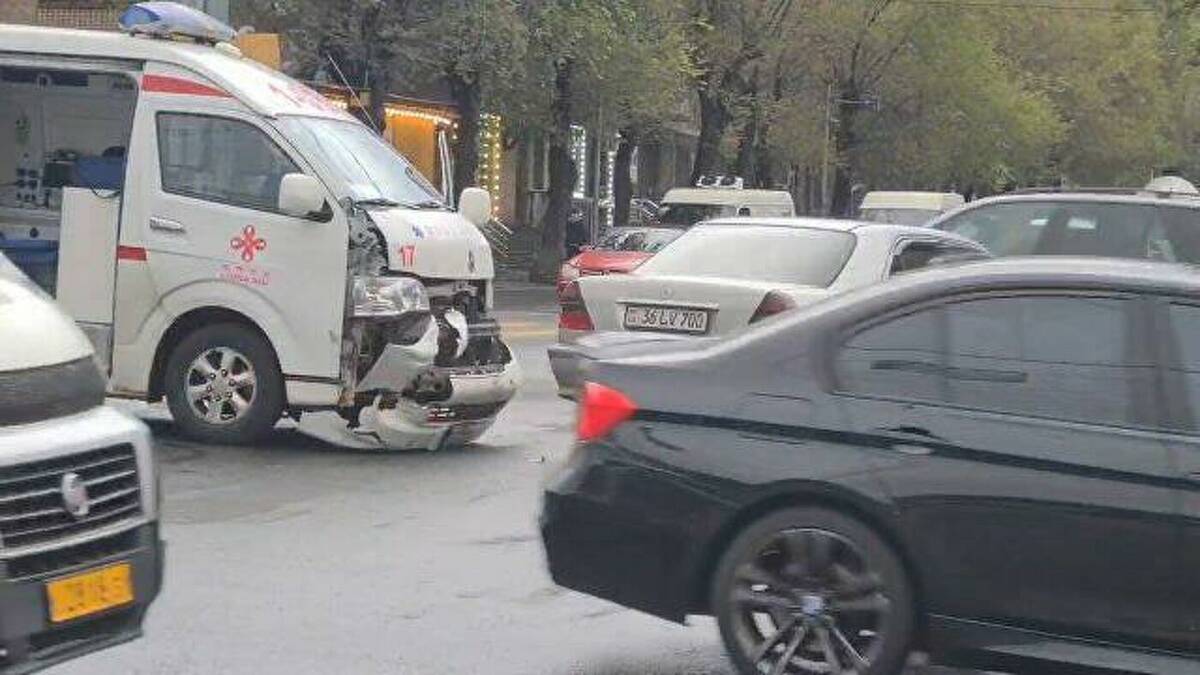 Երևանում շտապօգնության ավտոմեքենա է վթարի ենթարկվել