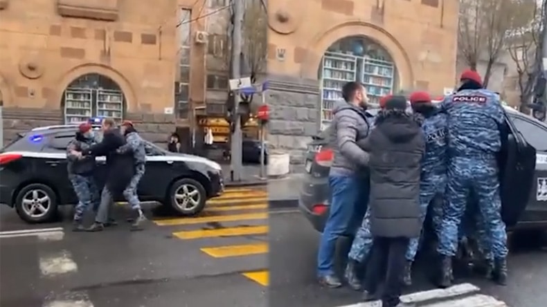 Ոստիկանները քաշելով բերման ենթարկեցին Արա Զոհրաբյանին