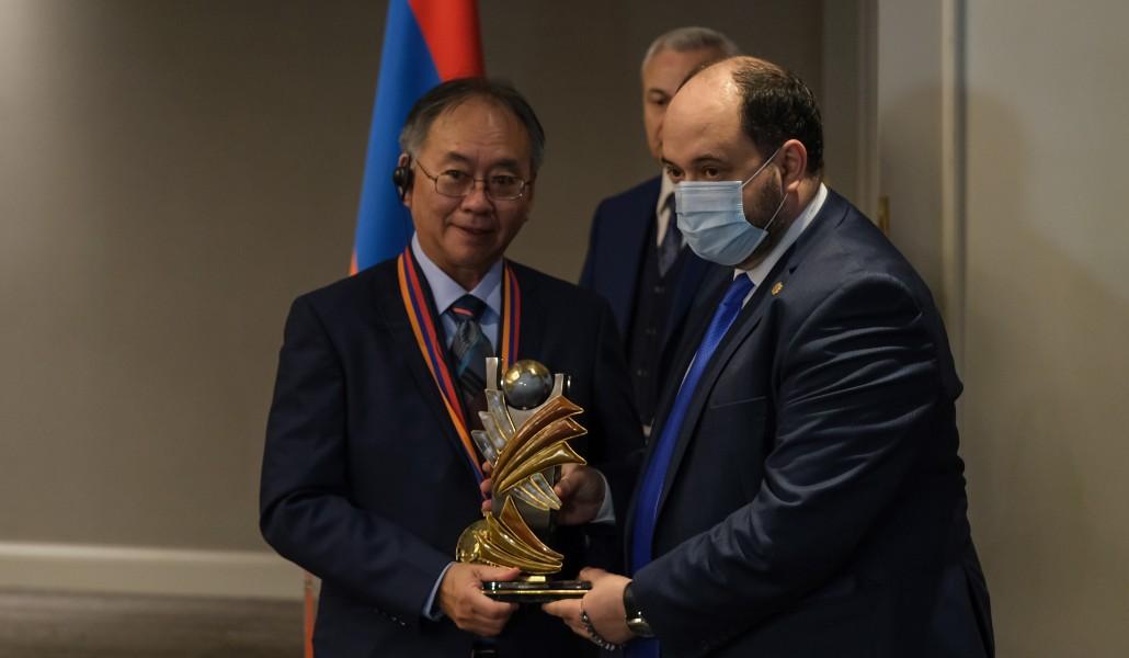 ՏՏ ոլորտում ՀՀ-ն ունի ասելիք և անելիք. «Սինոփսիսի» նախագահը մրցանակ է ստացել Հայաստանից