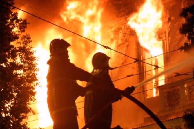Խոշոր հրդեհ Վանաձորում. հրշեջները մոտ 5 ժամ պայքարել են կրակի դեմ, կան տուժածներ