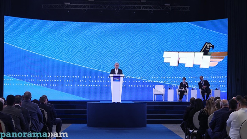 Սերժ Սարգսյանը վերընտրվեց «Հանրապետական» կուսակցության նախագահի պաշտոնում