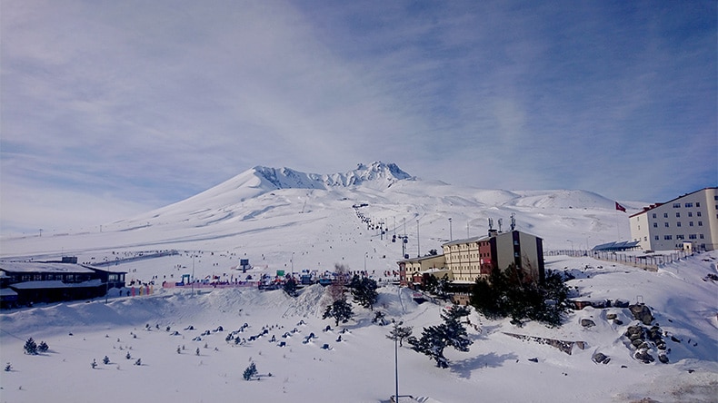 Թուրքիայում լեռնադահուկային հանգստավայրում ՄԱԿ-ի համակարգող անդամի դին է հայտնաբերվել