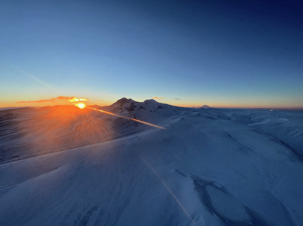 Օդապարիկով թռիչք -35 աստիճան ցրտին Արագածի վրայով․ հայ օդագնացը պատրաստվում է համաշխարհային ռեկորդի