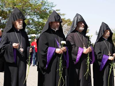 Մայր Աթոռի Սուրբ Էջմիածնի միաբաններն այցելել են «Հաղթանակ» զբոսայգի