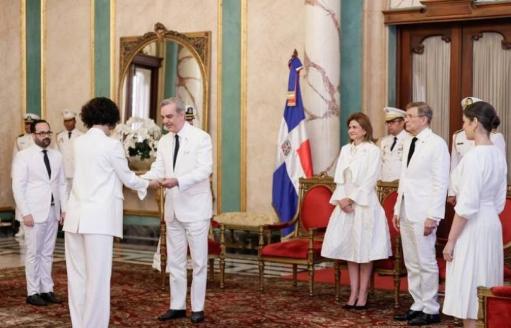 Դեսպան Անահիտ Հարությունյանն իր հավատարմագրերն է հանձնել Դոմինիկյան Հանրապետության նախագահին