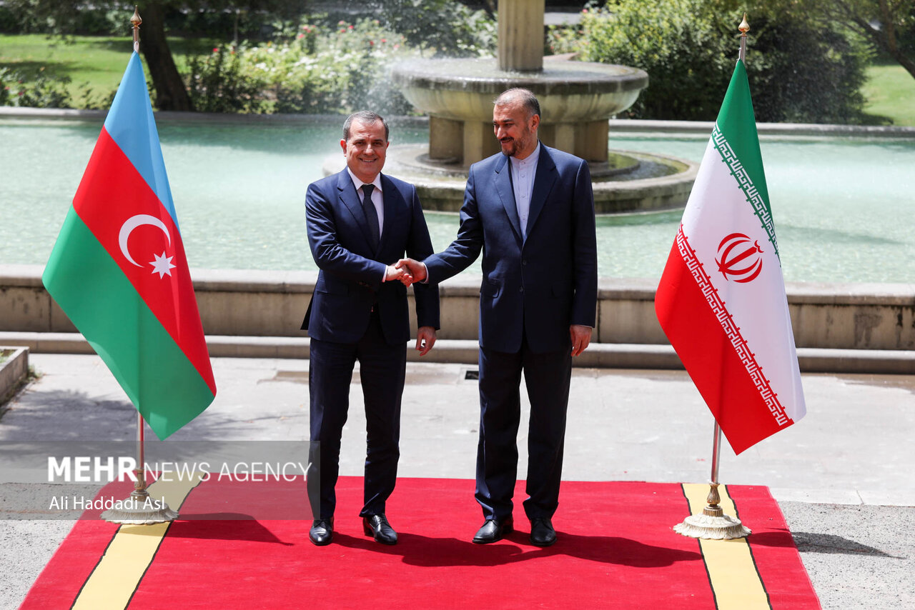 Թեհրանում Իրանի և Ադրբեջանի ԱԳ նախարարները քննարկել են Ղարաբաղյան հակամարտության խաղաղ կարգավորումը