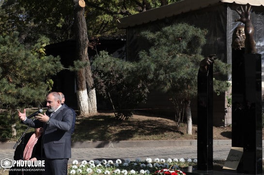 Ազատության հրապարակում բացվել է դիրիժոր Օհան Դուրյանի արձանը