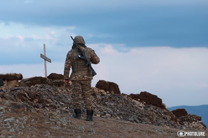 Ադրբեջանական կողմի կրակոցից հայ զինծառայող է ծանր վիրավորվել