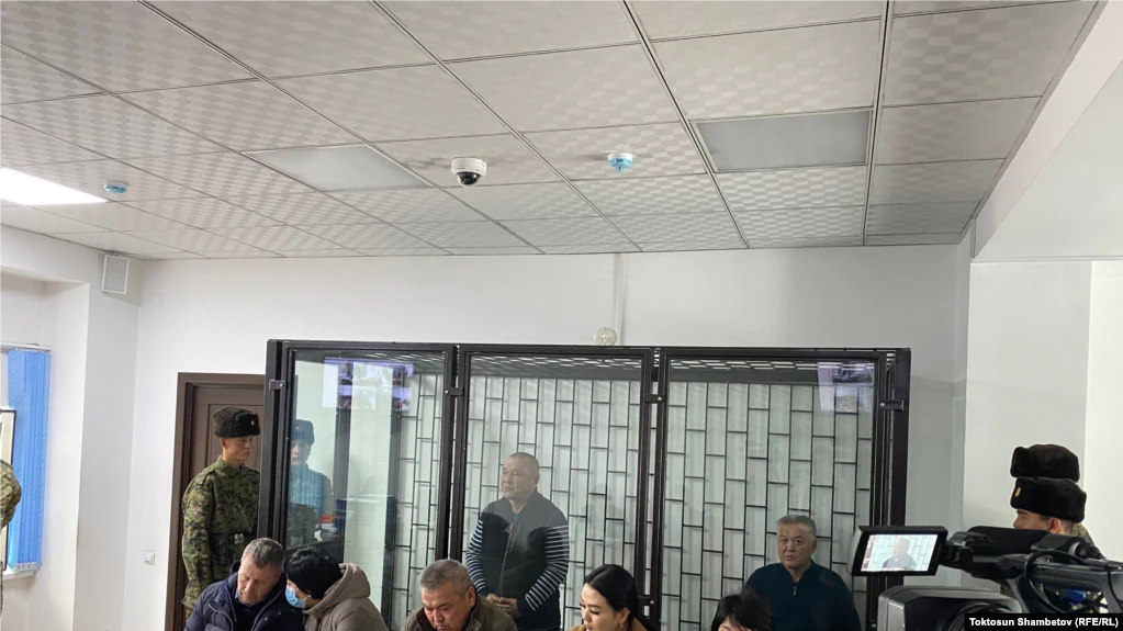 Ղրղզստանի նախկին նախագահին հեռացրել են դատական նիստից՝ ոչ պատշաճ պահվածքի պատճառով