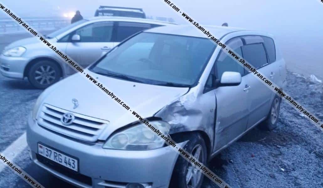 Մերկասառույցի հետևանքով Երևան-Գյումրի ավտոճանապարհին 35 մեքենա է բախվել միմյանց․ shamshyan.com