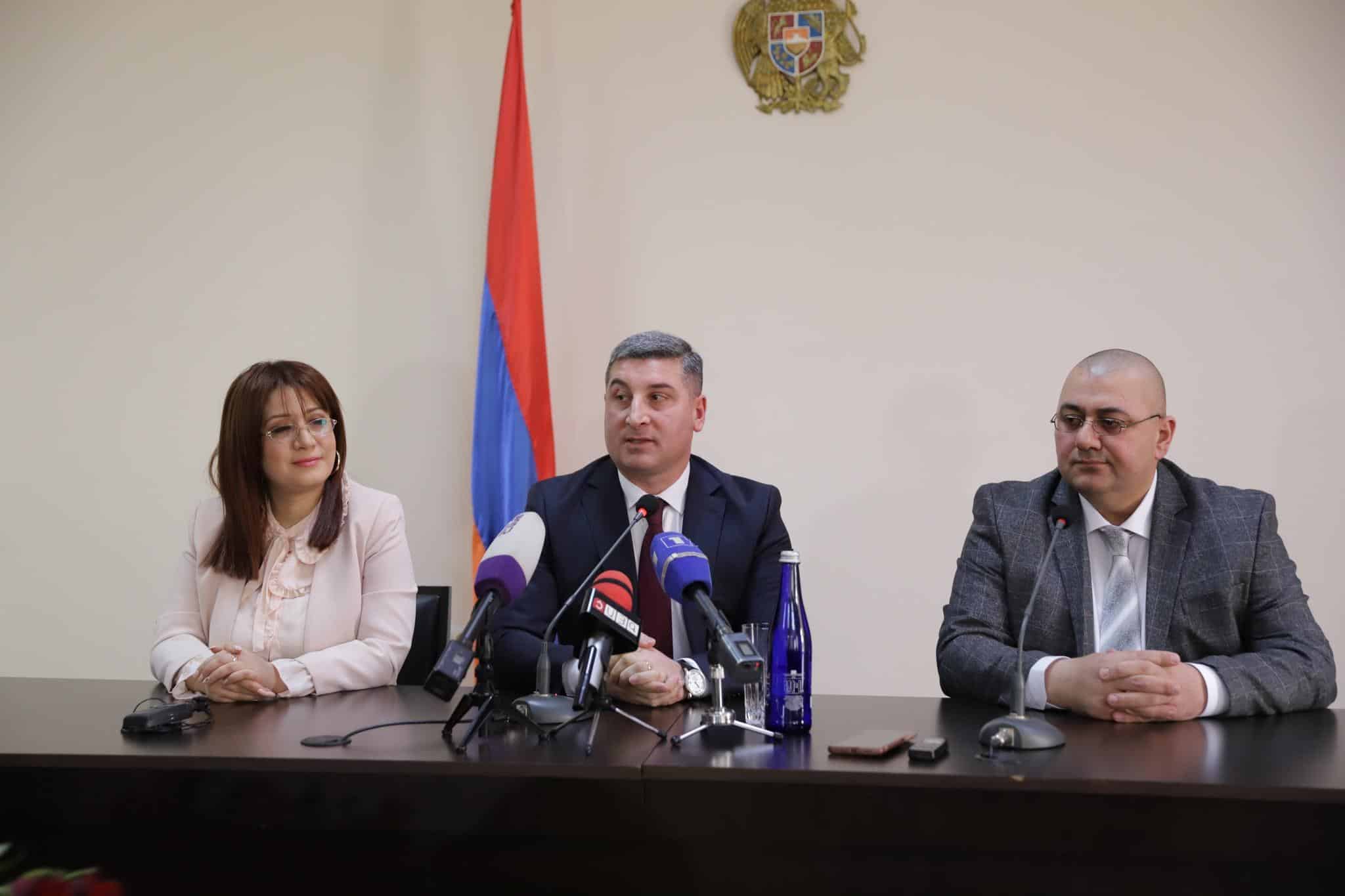 Գնել Սանոսյանն աշխատակազմին է ներկայացրել Շիրակի նորանշանակ մարզպետ Մուշեղ Մուրադյանին