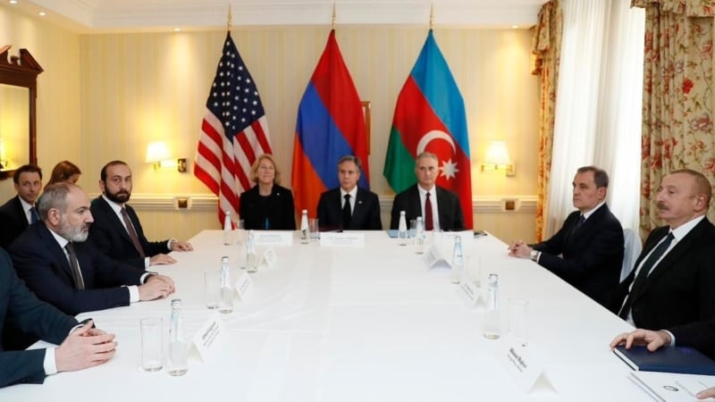 Բոնոն և Ալիևը գոհունակություն են հայտնել Հայաստանի և Ադրբեջանի ղեկավարների մյունխենյան հանդիպումից