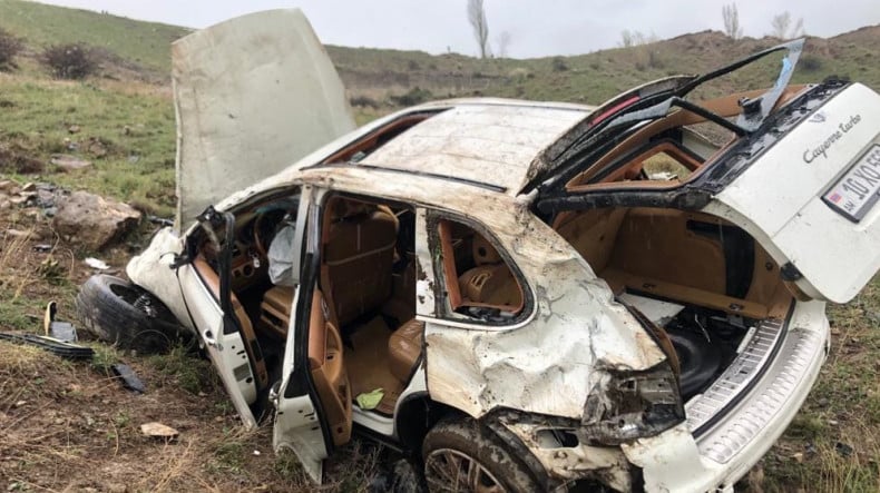 Սևան-Երևան մայրուղում մեքենան գլորվել է ձորը,  երկու ուղևորուհիները մահացել են