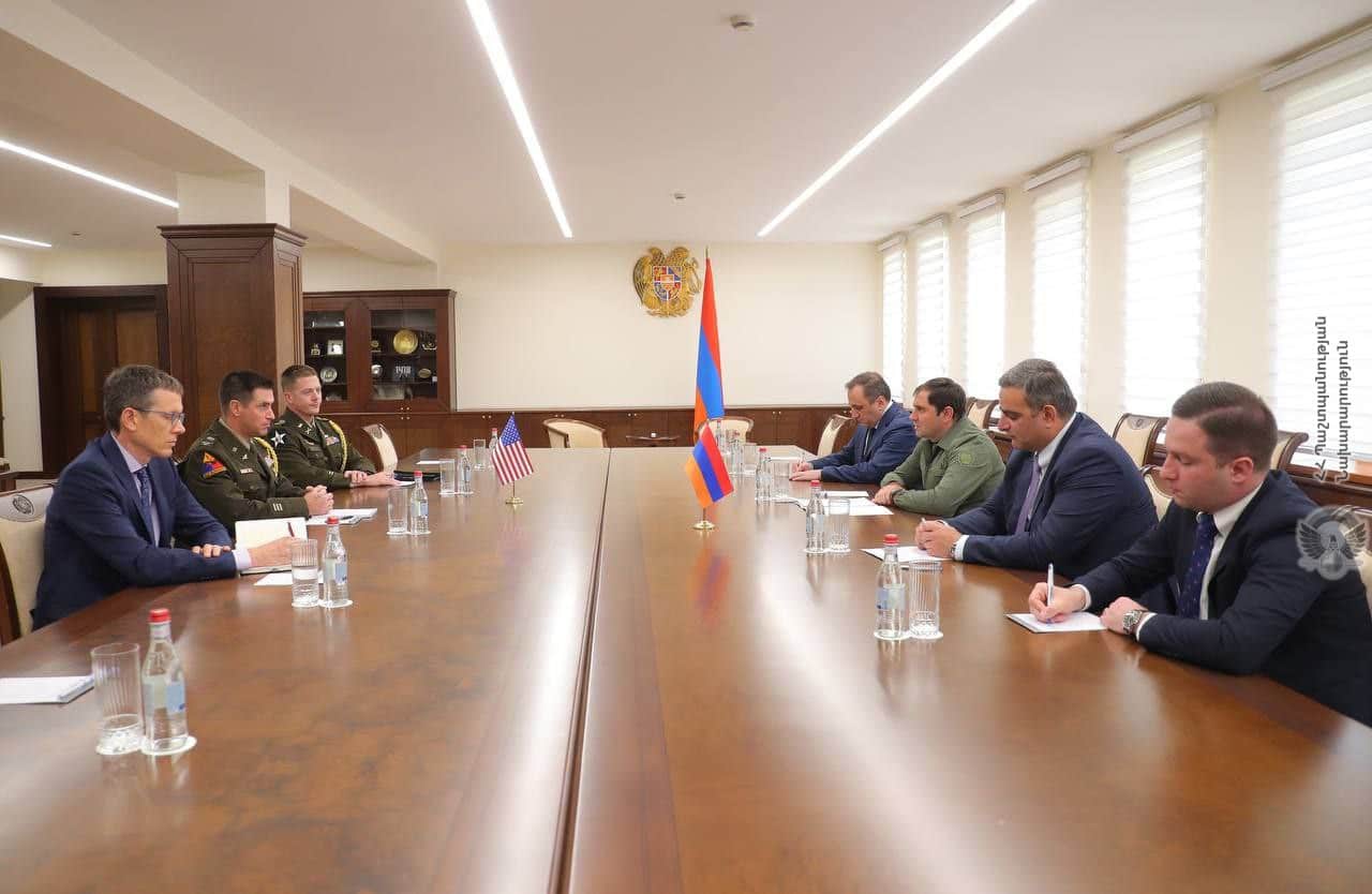 Սուրեն Պապիկյանն ընդունել է ՀՀ-ում ԱՄՆ գործերի ժամանակավոր հավատարմատարին