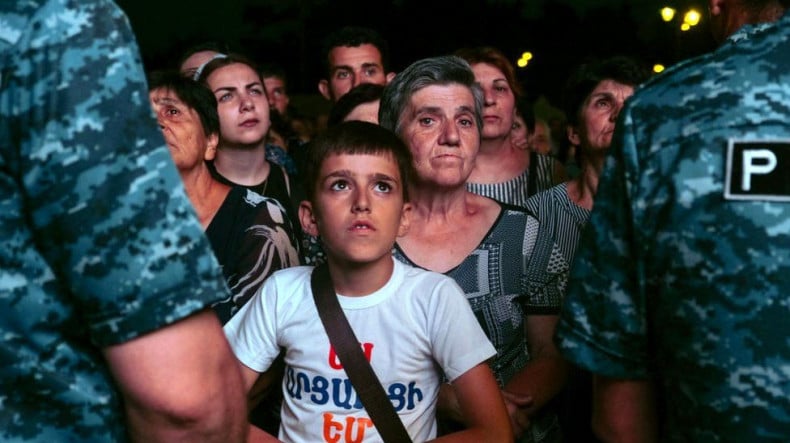 Լեռնային Ղարաբաղ. «Մարդիկ ուշաթափվում են հացի հերթում» BBC-ի անդրադարձը