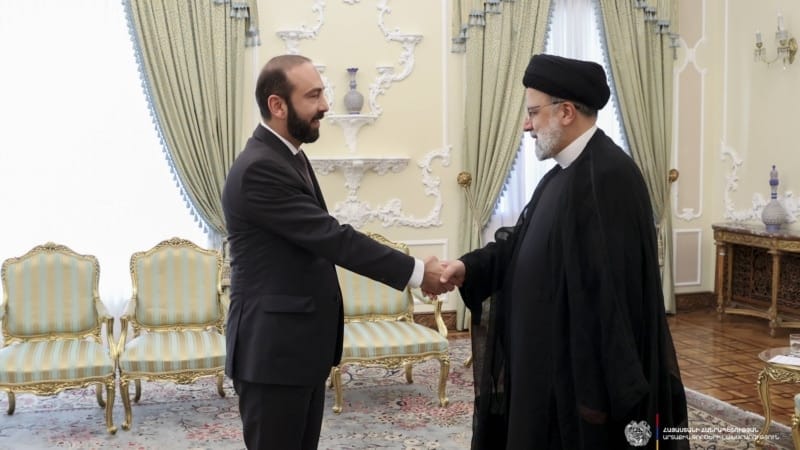Թեհրանում Իրանի նախագահ Ռայիսին ընդունել է ԱԳ նախարար Միրզոյանին․ քննարկվել են տարածաշրջանային և միջազգային անվտանգությանը վերաբերող հարցեր․ ԼՈՒՍԱՆԿԱՐՆԵՐ