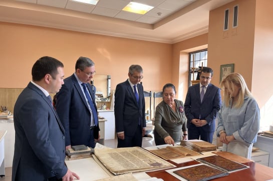 Հայաստանում հավատարմագրված դեսպաններն այցելել են Մատենադարան