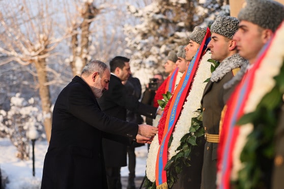 Հայաստանի բարձրագույն ղեկավարությունը Բանակի օրվա առթիվ այցելել է «Եռաբլուր» պանթեոն