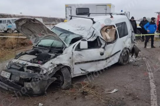 Բախվել են ՎԱԶ 21099-ն ու Opel Combo-ն. վերջինը կոտրել է գազախողովակն ու կողաշրջվել. վարորդը հիվանդանոցում մահացել է