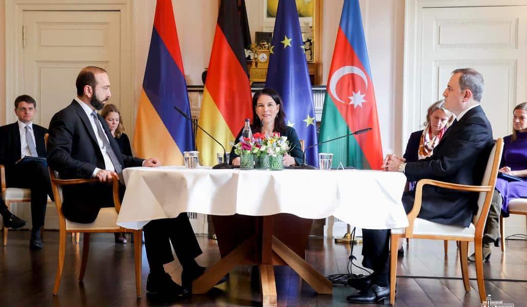 Բեռլինում մեկնարկել է Հայաստանի, Ադրբեջանի և Գերմանիայի ԱԳ նախարարների հանդիպումը