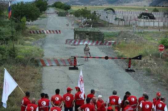 Ադրբեջանական Կարմիր մահիկը ռեժիմի հետևորդ է՝ Ժնևի կոնվենցիայով պաշտպանված հագուստով. Շվեդ լրագրող